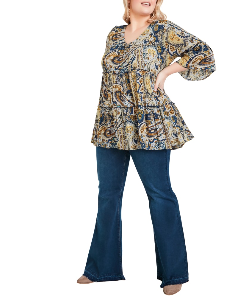 Plus size model wearing  by Aveology | Dia&Co | dia_product_style_image_id:185348
